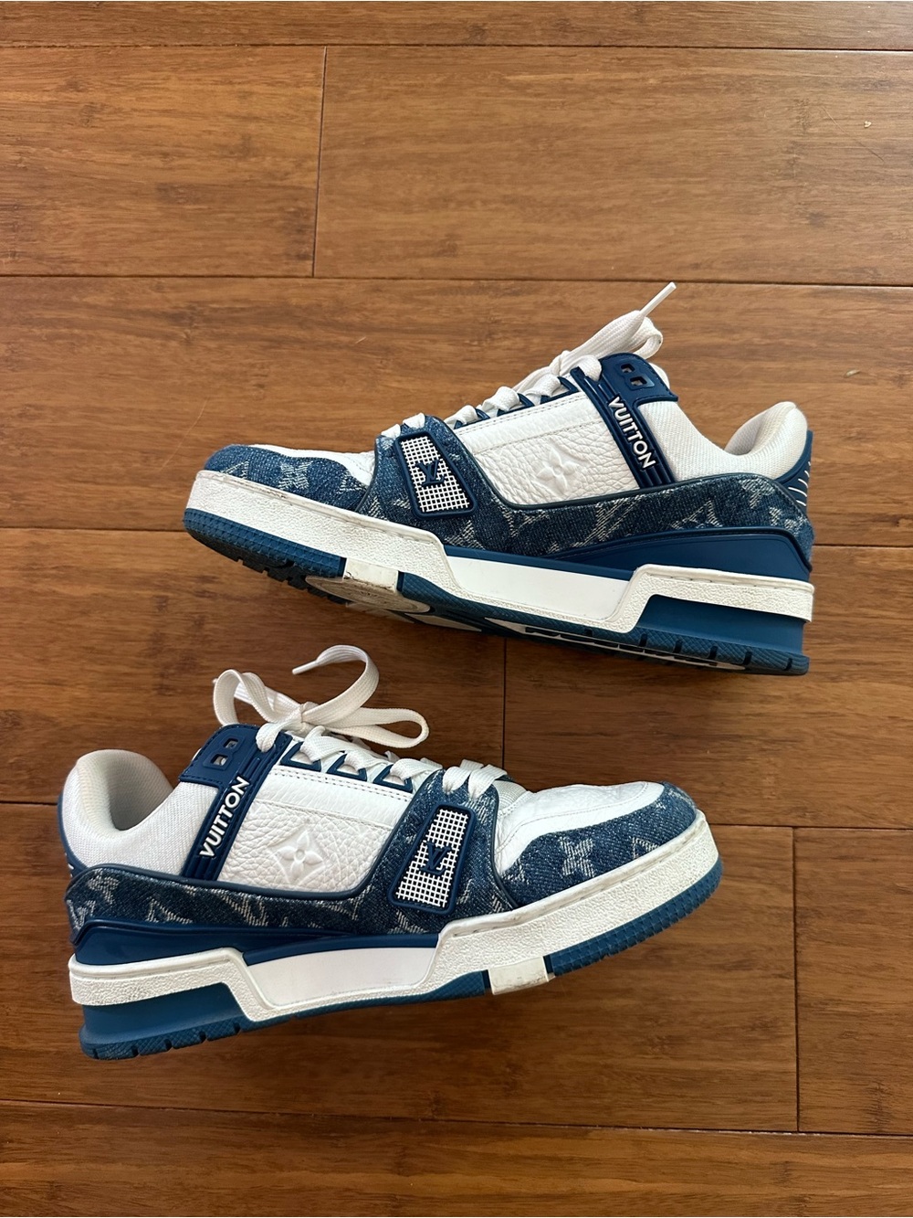 Almost brand new Louis Vuitton Women’s White and Blue Low-Top Sneakers - Picture 2 of 4